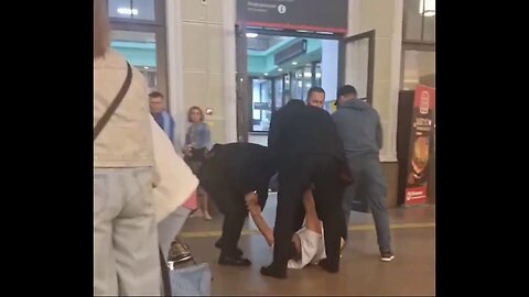 Chechen Kadyrovite mafia abducted man in broad daylight, Police and bystanders juts watched.
