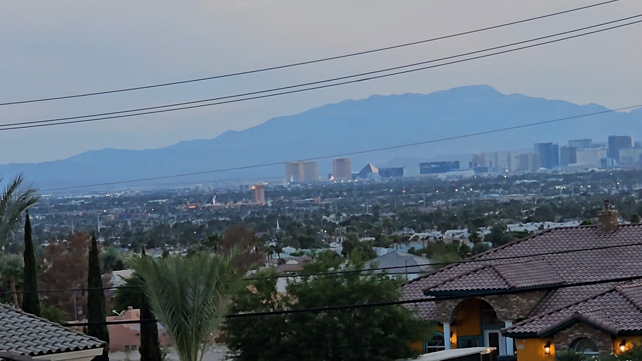 Did you SEE tonight's HAZY Las Vegas sunset? Check THIS out! 09.17.2025 #follow #lasvegas #gaming