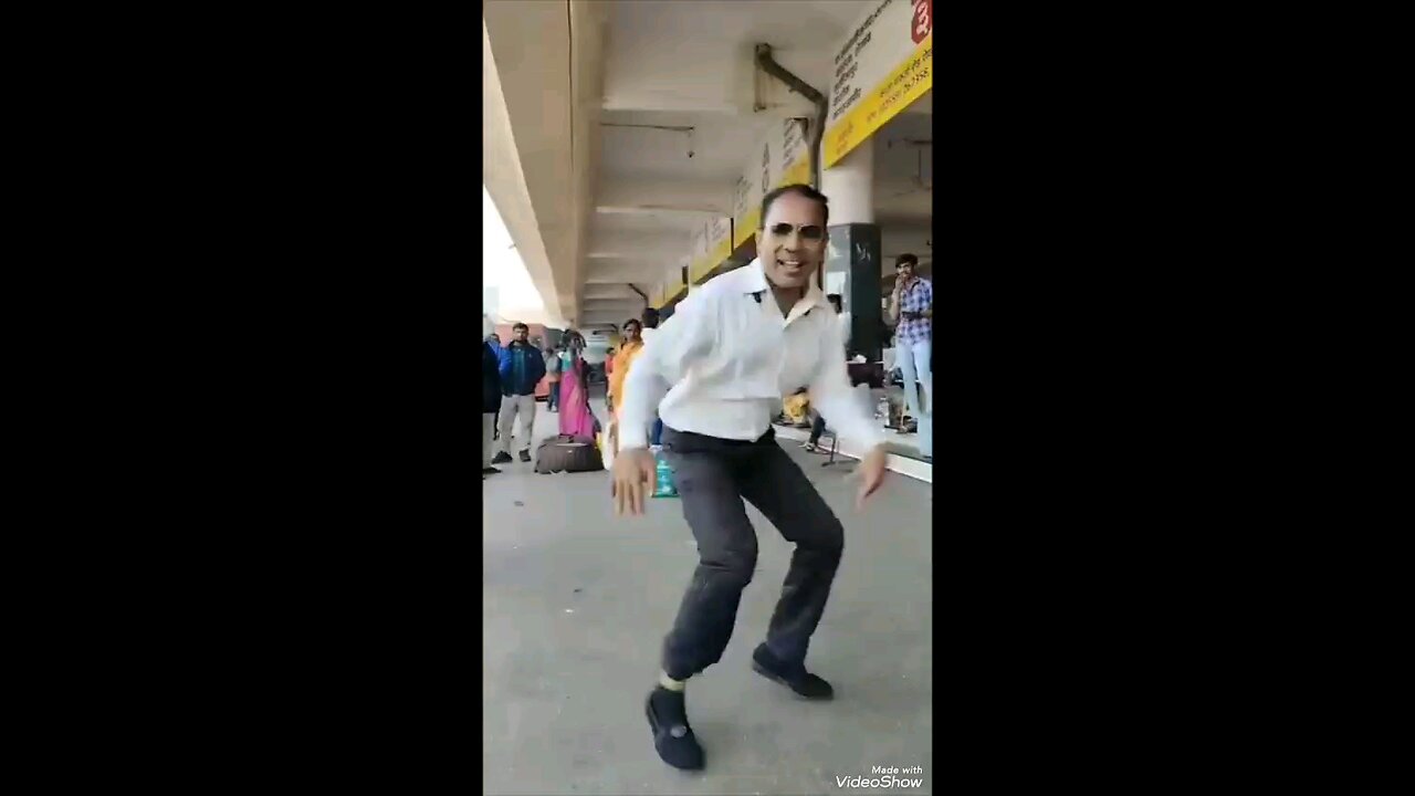 cal se bus stand per Danda Lekar jaaun ka