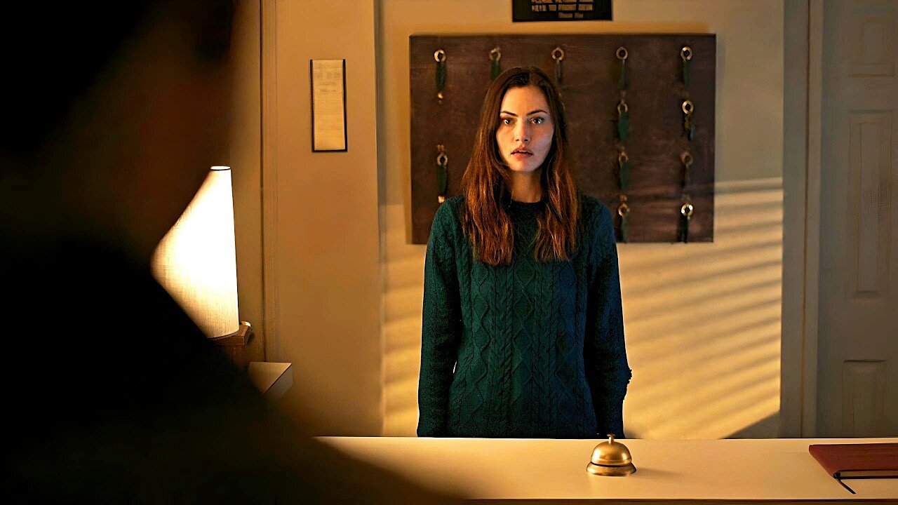 Girl Works A Night Shift Job, Unaware A Dangerous Man From Her Past Is After Her That Night