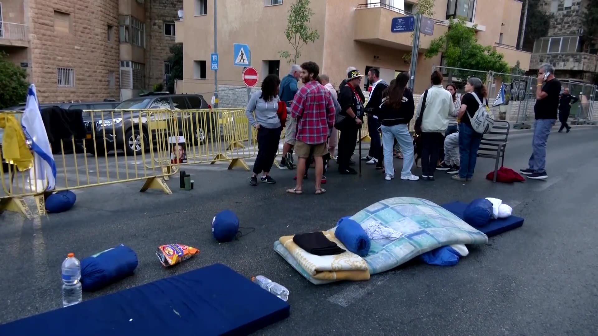 Hostage families and supporters protest in Jerusalem, urge ceasefire deal