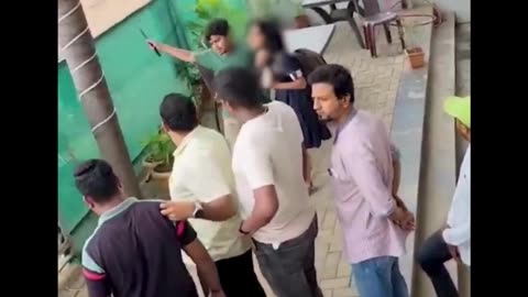 Satara Horror: Man Holds Knife to Minor Girl’s Throat Over One-Sided Love, Saved by Brave Bystanders