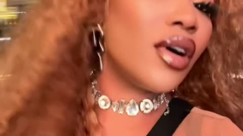 Queen vee bosset