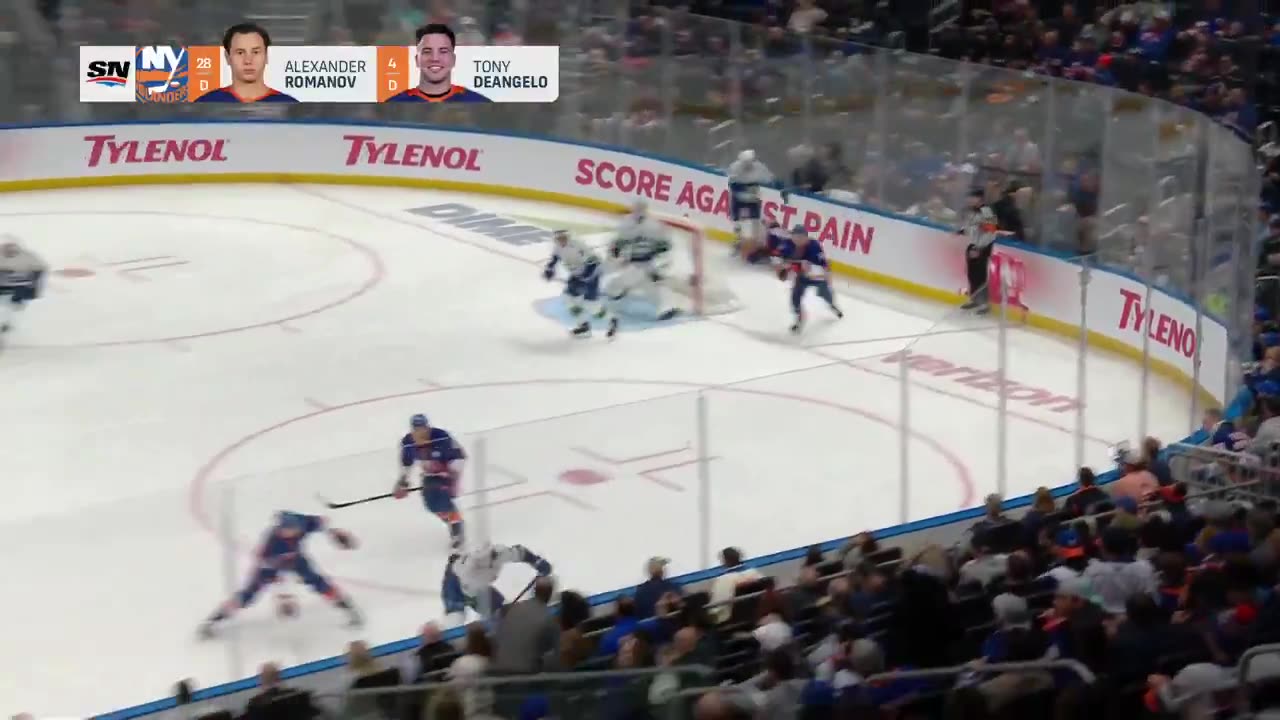 NHL - Thatcher Demko's dialed in early! 🧱