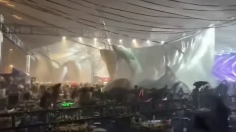 During Chinese concert in Mianzhu, the stage roof collapsed