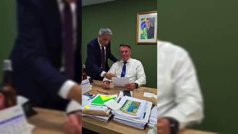 "Bolsonaro speaking English🤣