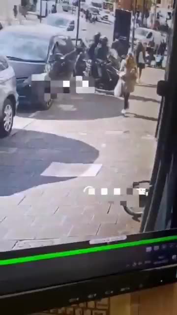 An African migrant gang stole a young girl's phone in London.