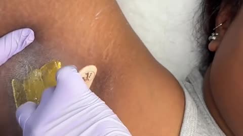 Underarm Waxing in Canada Using Sexy Smooth Golden Allure Hard Wax | @Tays.Aesthetics Review