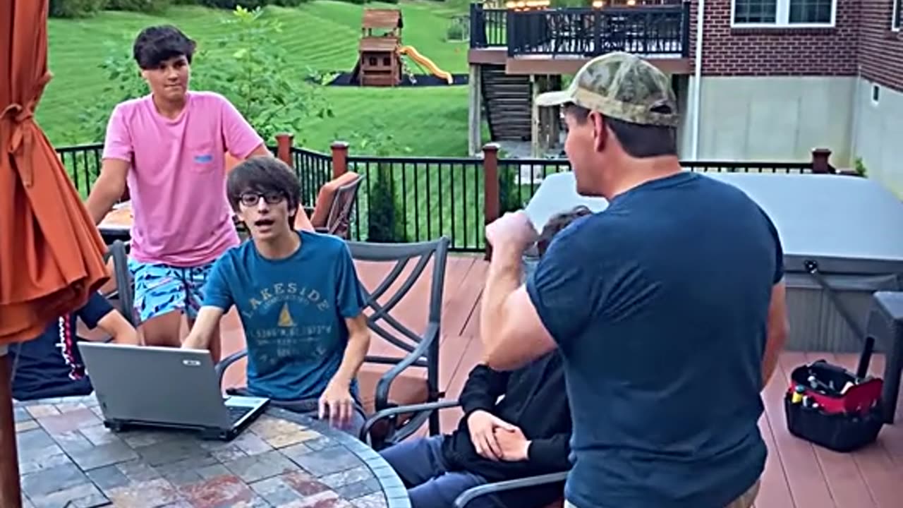 NOW THAT IS HOW YOU DO IT .... LOL