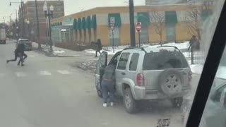 Violent shooting unfolds in broad daylight in Chicago