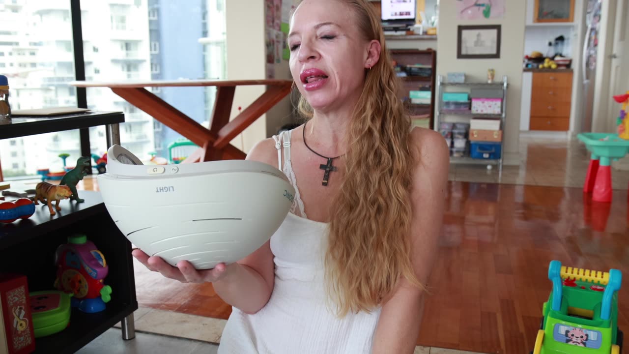 Unboxing the Neuronic LIGHT Helmet: My First Hands-On with a Red-Light Therapy helmet! ||