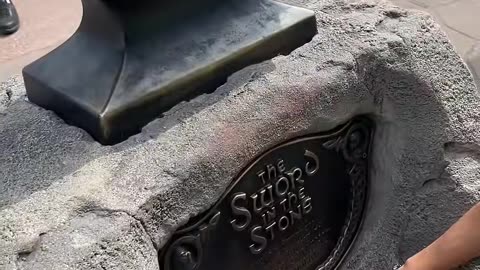 THE SECRET TO PULLING THE SWORD OUT OF THE STONE IN DISNEY WORLD?!