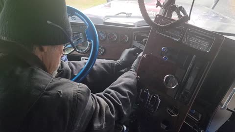 OWNER-OPERATOR FIXES FREIGHTLINER AIR LEAK