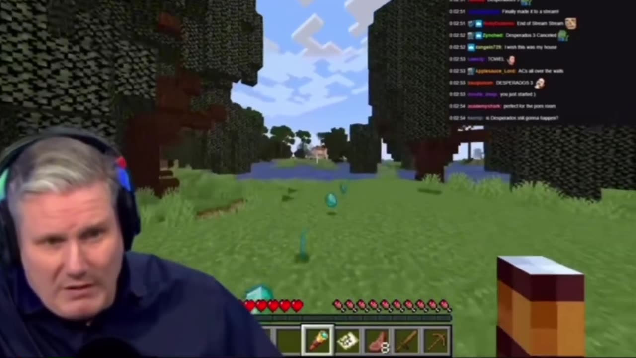 Nigal Farage and Keir Starmer play Minecraft!