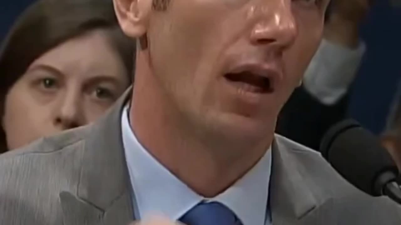 UFO whistleblower Dylan Borland recounts his close encounter with a giant triangular UFO‼️🛸 #ufo 👽