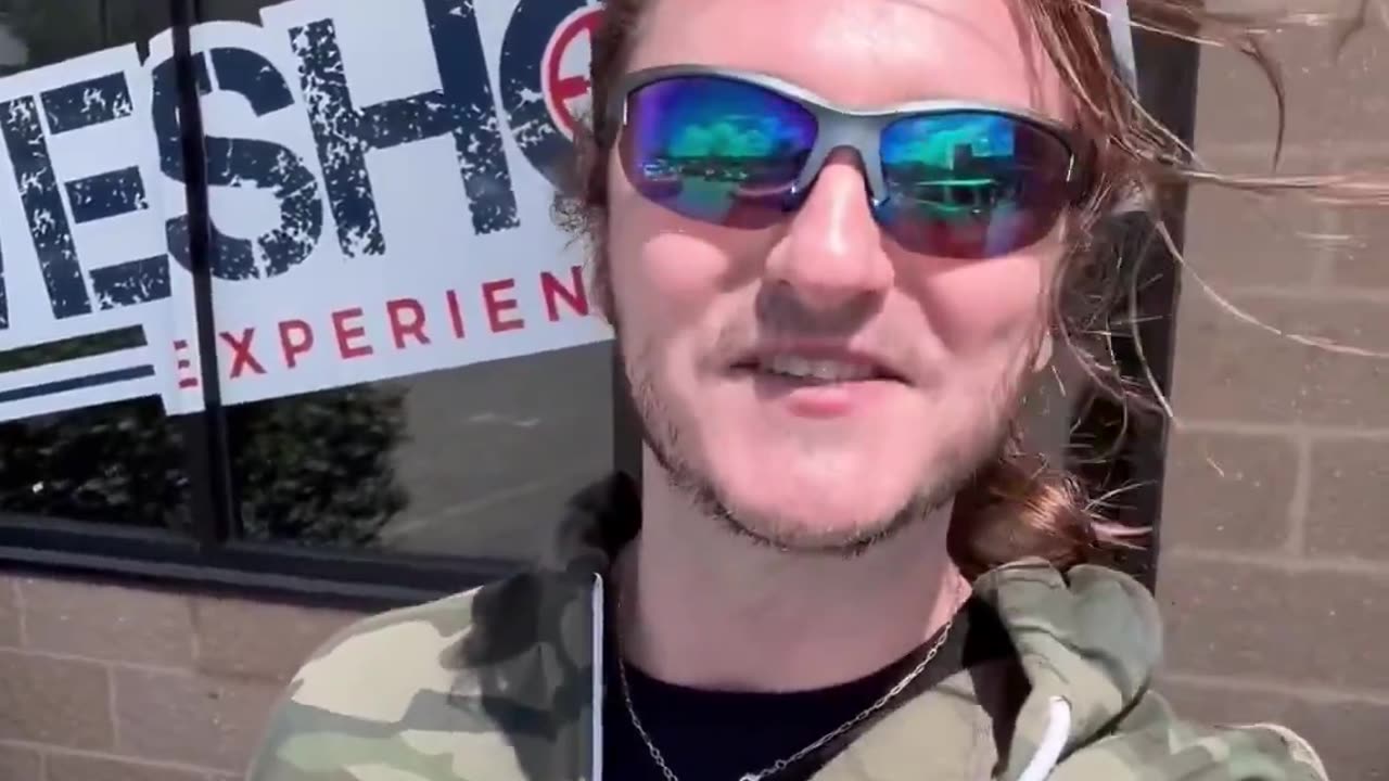 Scott Presler registering voters at WeShoot in New Jersey