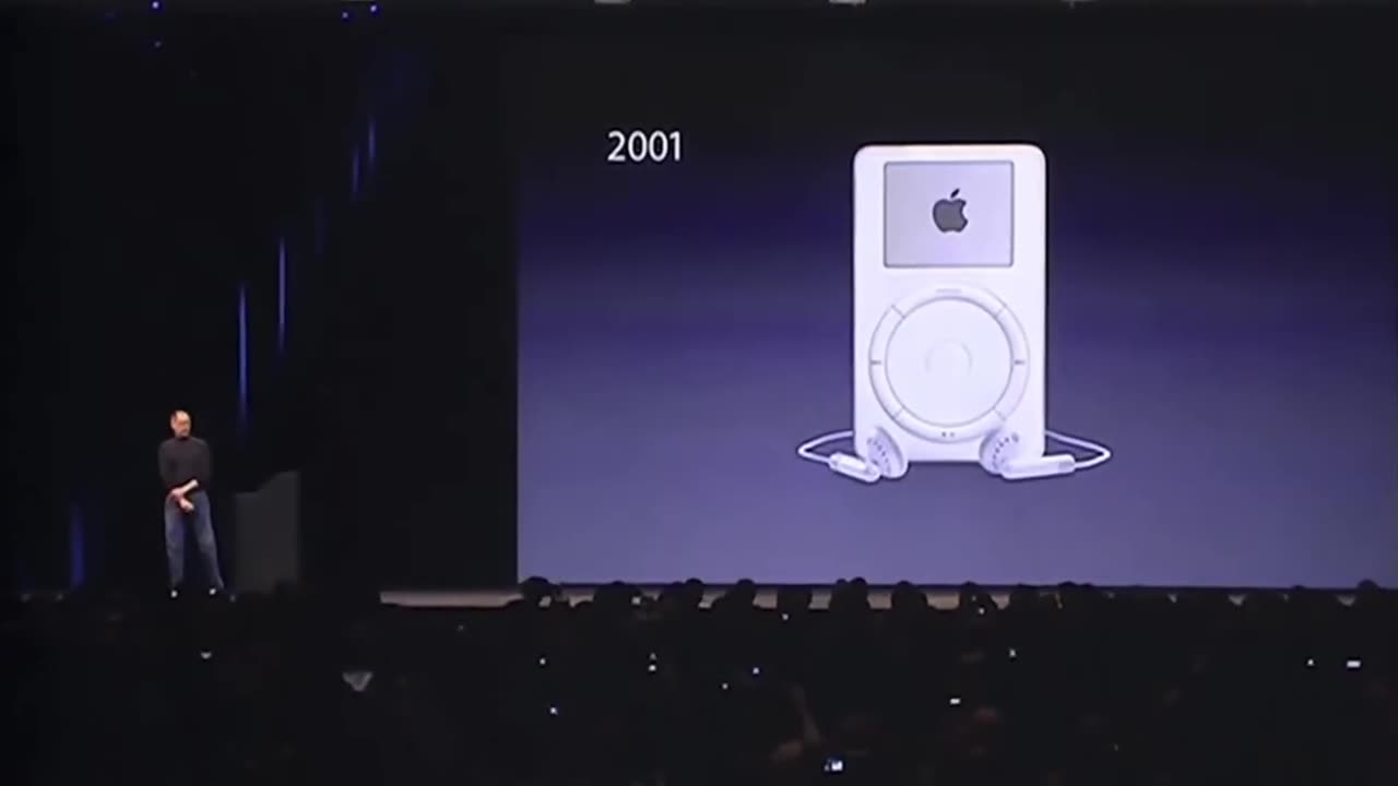Steve Jobs introduces iPhone in 2007