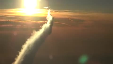 🌬️🛩️ Boeing 747 Contrails Up Close! | FeedMyCuriosity