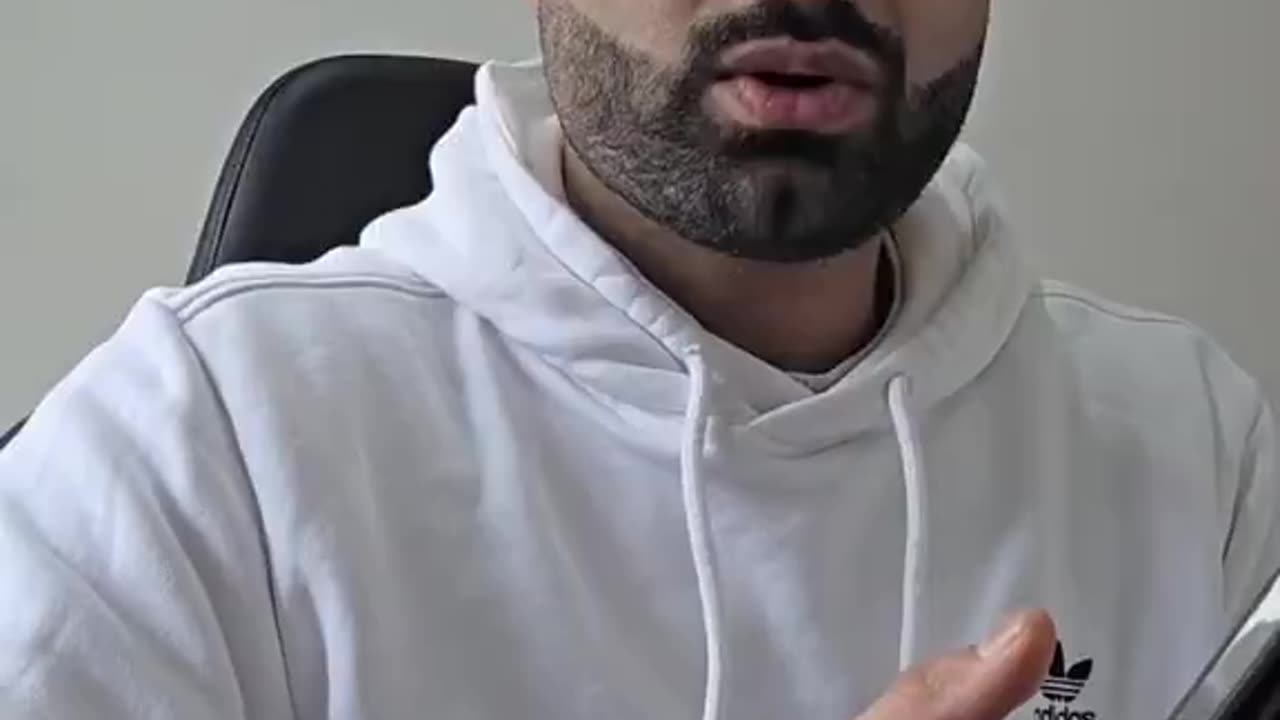 Stealing a PS5 from a Airbnb but, it has a tracker.