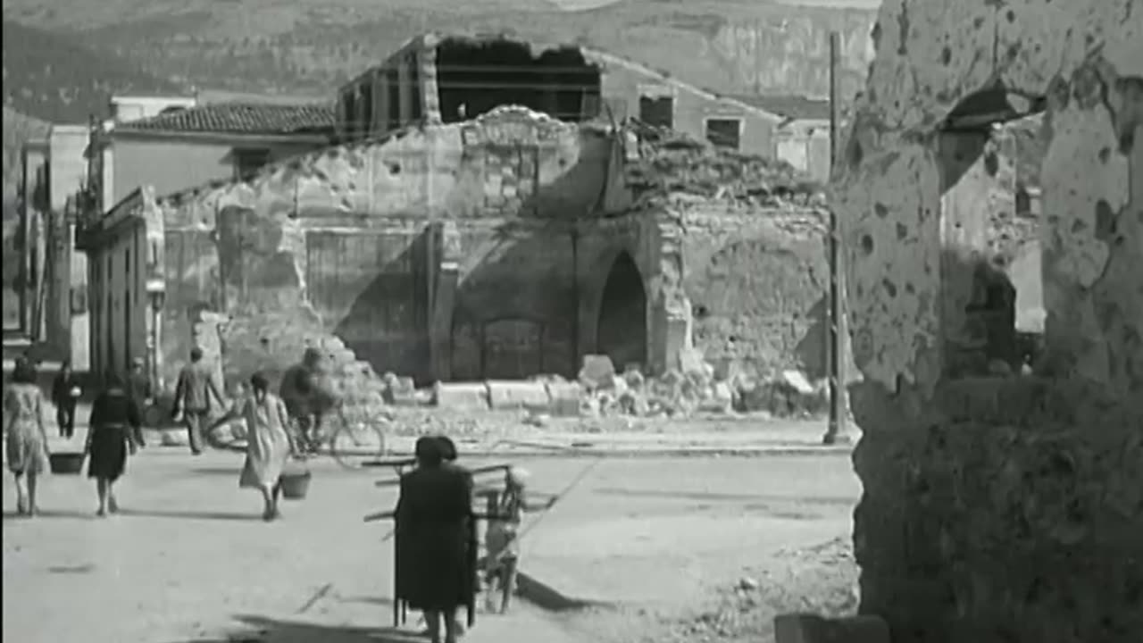 BOMB DAMAGE IN HARBOR & CITY. PALE... - BOMB DAMAGE IN HARBOR & CITY. PALERMO, SICILY - 428-npc-1913