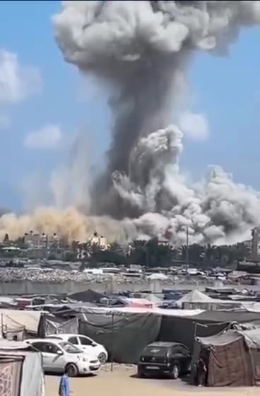 HUGE Israeli air strikes in Khan Yunis, Gaza