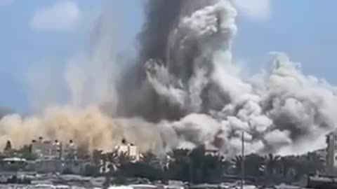 HUGE Israeli air strikes in Khan Yunis, Gaza
