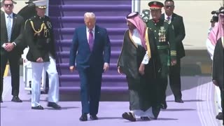 🚨🔥JUST IN: President Trump is greeted by Crown Prince Mohammed bin Salman in Riyadh