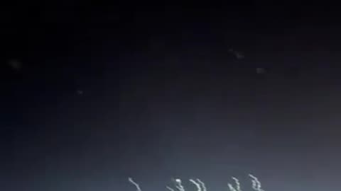 🇮🇱🇮🇷🇸🇦 Iranian missile launches seen from a plane over Saudi Arabia