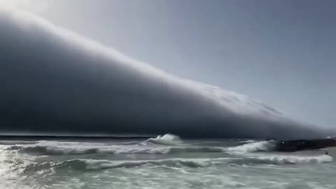 "Movie-Like" Roll Cloud Stuns Portugal Coast: The Science Behind This Rare Phenomenon! 🤯☁️🇵🇹