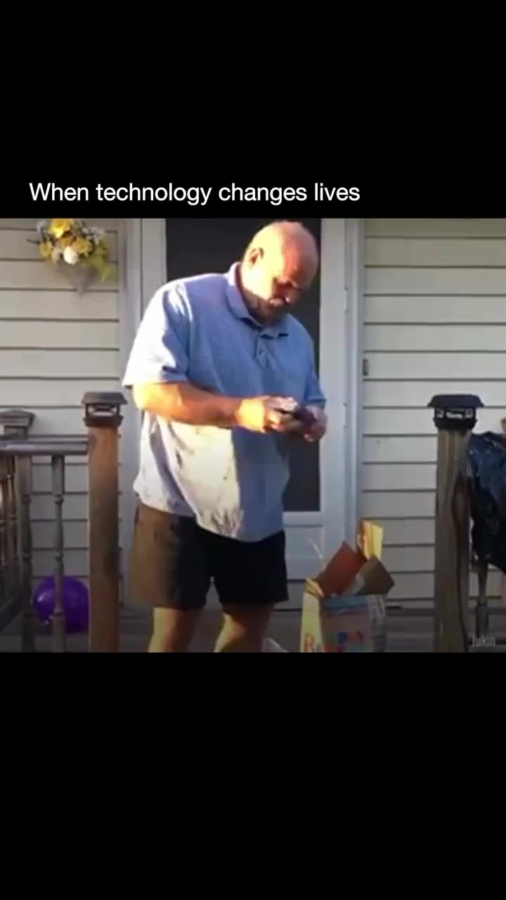 FOR 66 YRS THIS MAN LIVED WITH COLOR BLINDNESS