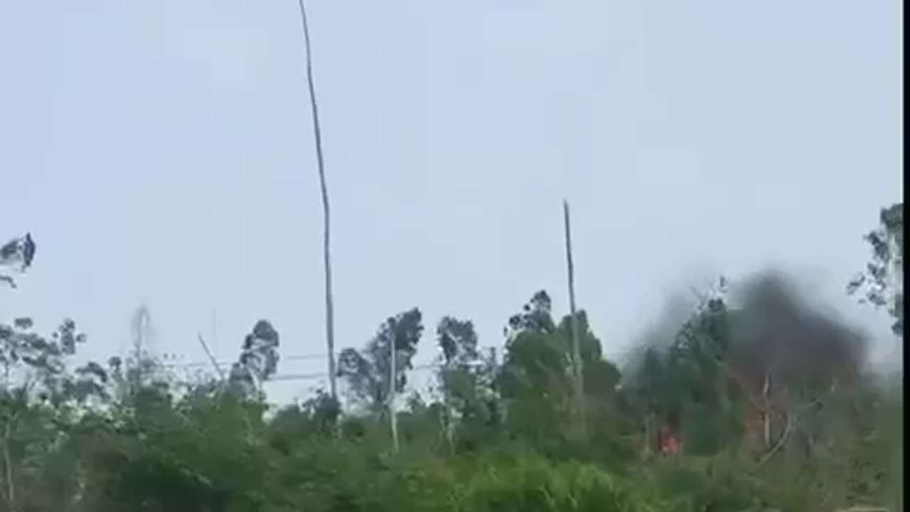 🇨🇳✈️ Chinese J-15 jet crashes during training, pilot ejects.