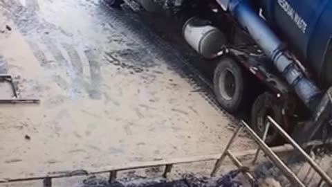 If You Think You Had a Bad Day, Look at this Poor Guy