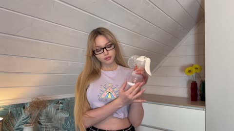 [4K] Breastfeeding with Karina _ Tips _ Breast Pump Tutorial _ Pump With Me_2