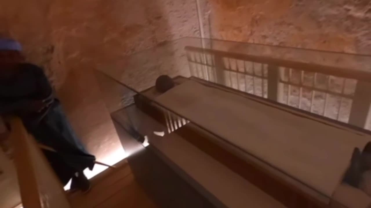 Explore King Tutankhamun Tomb in 360 -