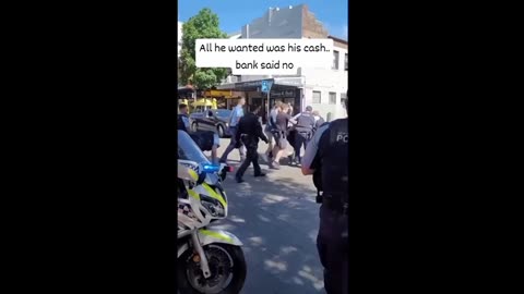 AUSTRALIA: MAN ARRESTED FOR TRYING TO WITHDRAW HIS OWN MONEY