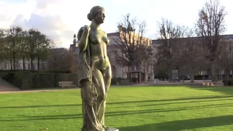 Carrousel du Louvre : Maillol's Sculptures