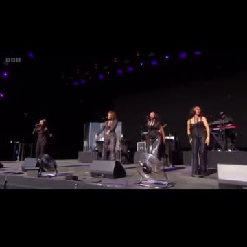 Maxine Jones Returns 2 En Vogue 2025 " Give It Up Turn It Loose "