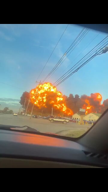 Video of UPS plane crashing in Louisville, Kentucky.Pt.2