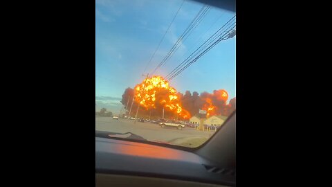 Video of UPS plane crashing in Louisville, Kentucky.Pt.2