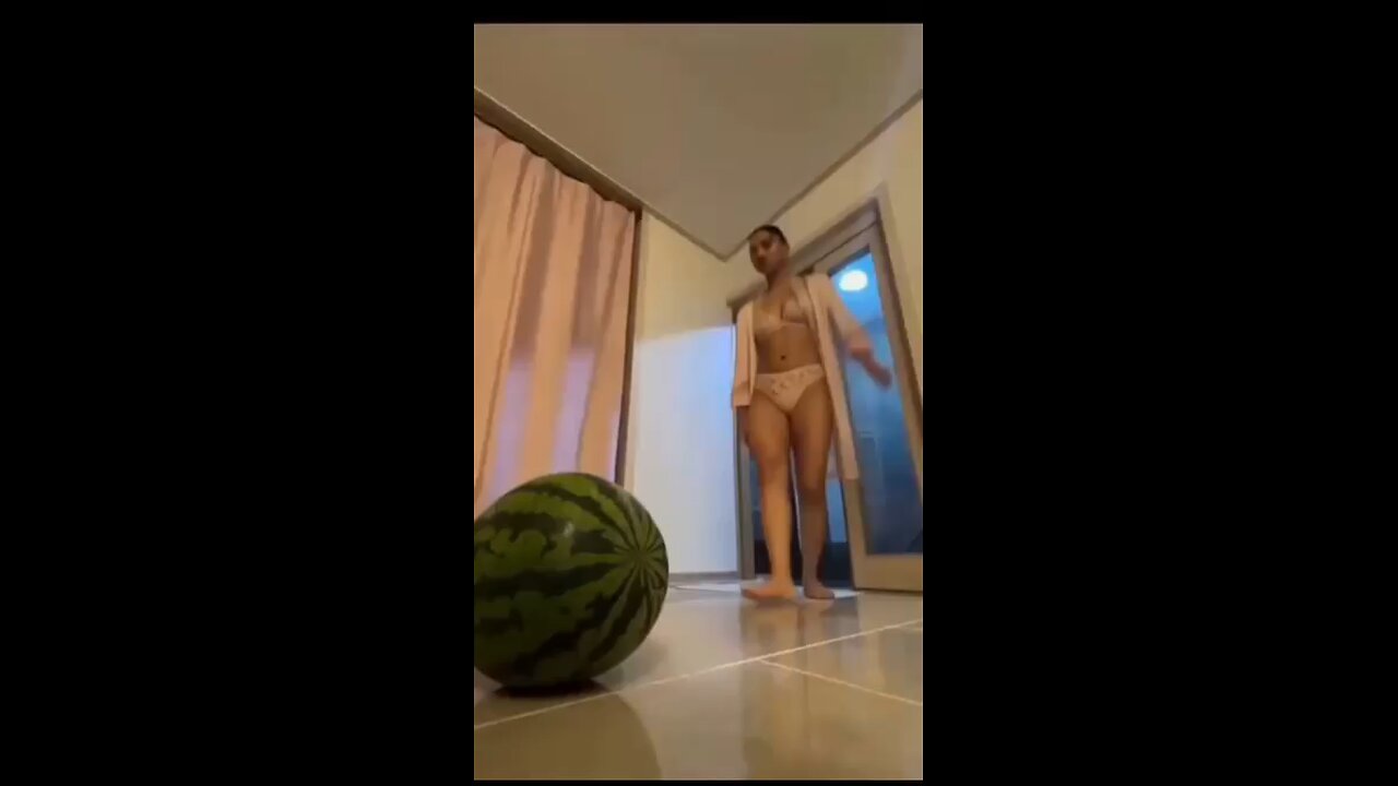 #Amanda breaking watermelon 🍉 with her forehead challenge.