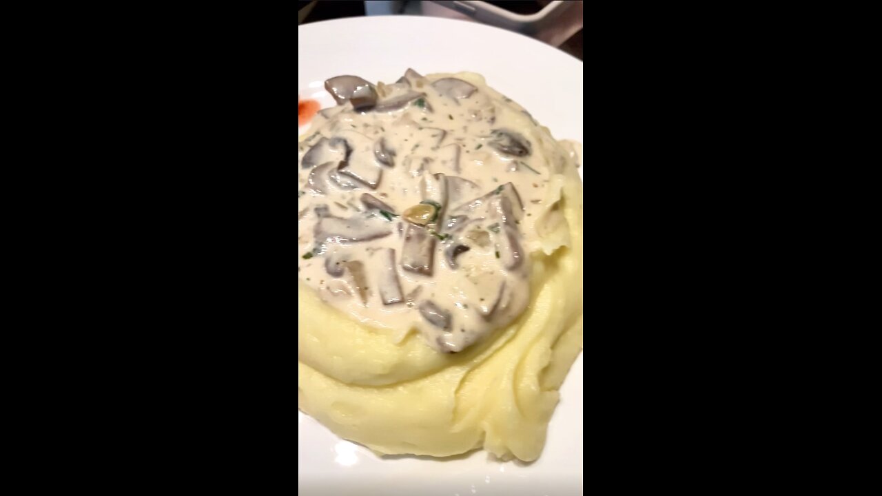 Creamy mushrooms, buttery mashed potatoes, tomatoes salad