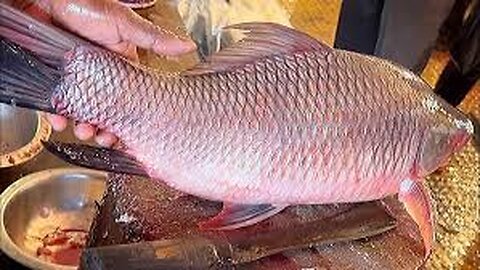 Expert Butcher with 20 Years Experience Shares Top Fish Cutting Tips