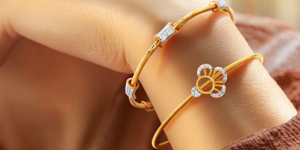 Flaunt Your Festive Look with Senco's Lightweight Gold Bracelets!