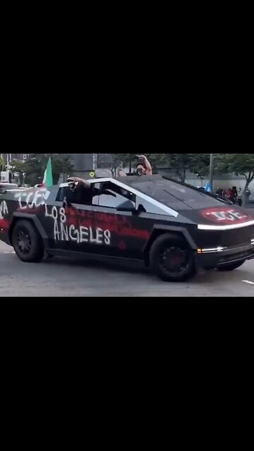 #Apocalyptic scenes in #LosAngeles Illegal alien criminals stole a #cybertruck