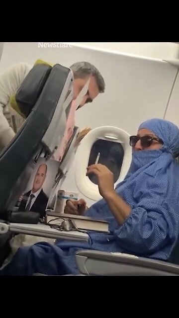 WOMAN TRIES TO SMOKE🛩️💺🔥🚬🧟‍♀️🧯👩‍✈️CIGARETTE ON A PLANE💺🔥🚬🧟‍♀️🛩️🧑‍✈️💫