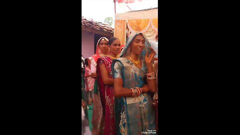 Hamare Gaon Mein Ek Ladki Ki Shaadi Thi Aur sari aunty Ne gana Gaya 😂