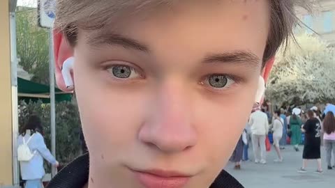 Daily Life of a Boy in Moscow – Street Vlog.