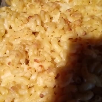 Vegan baked Macaroni And Cheese And Apple Crisp!