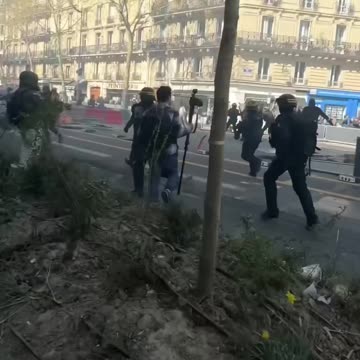 Paris: Currently, a student demonstration is degenerating in the capital