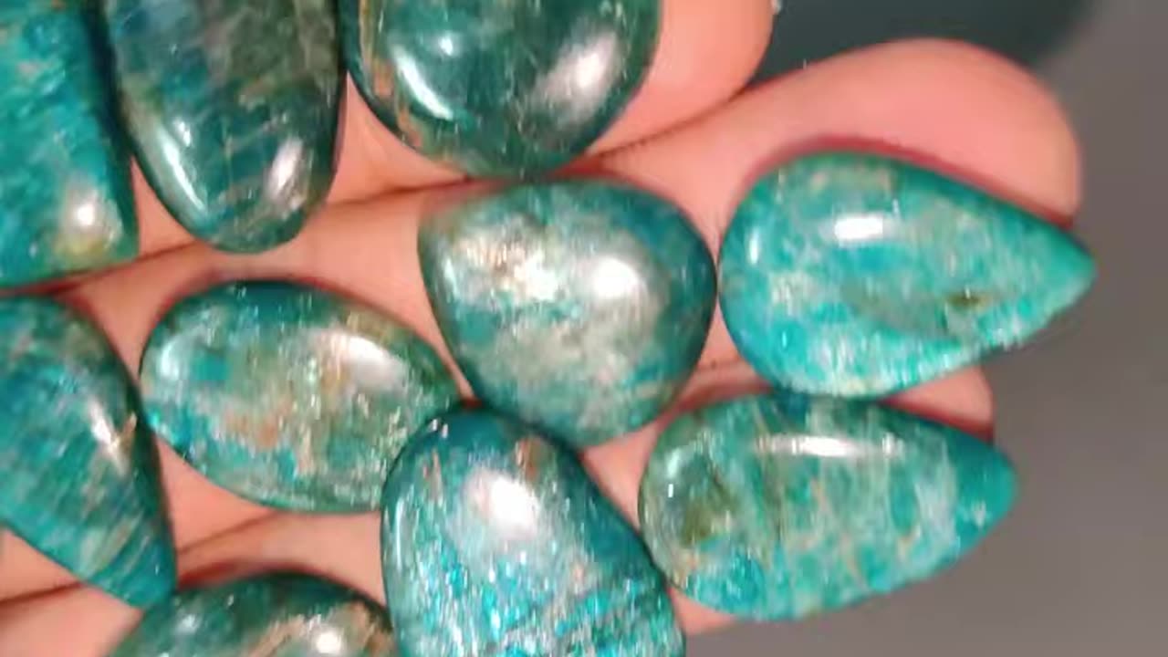 Find your calm and clarity with the soothing power of Amazonite ✨